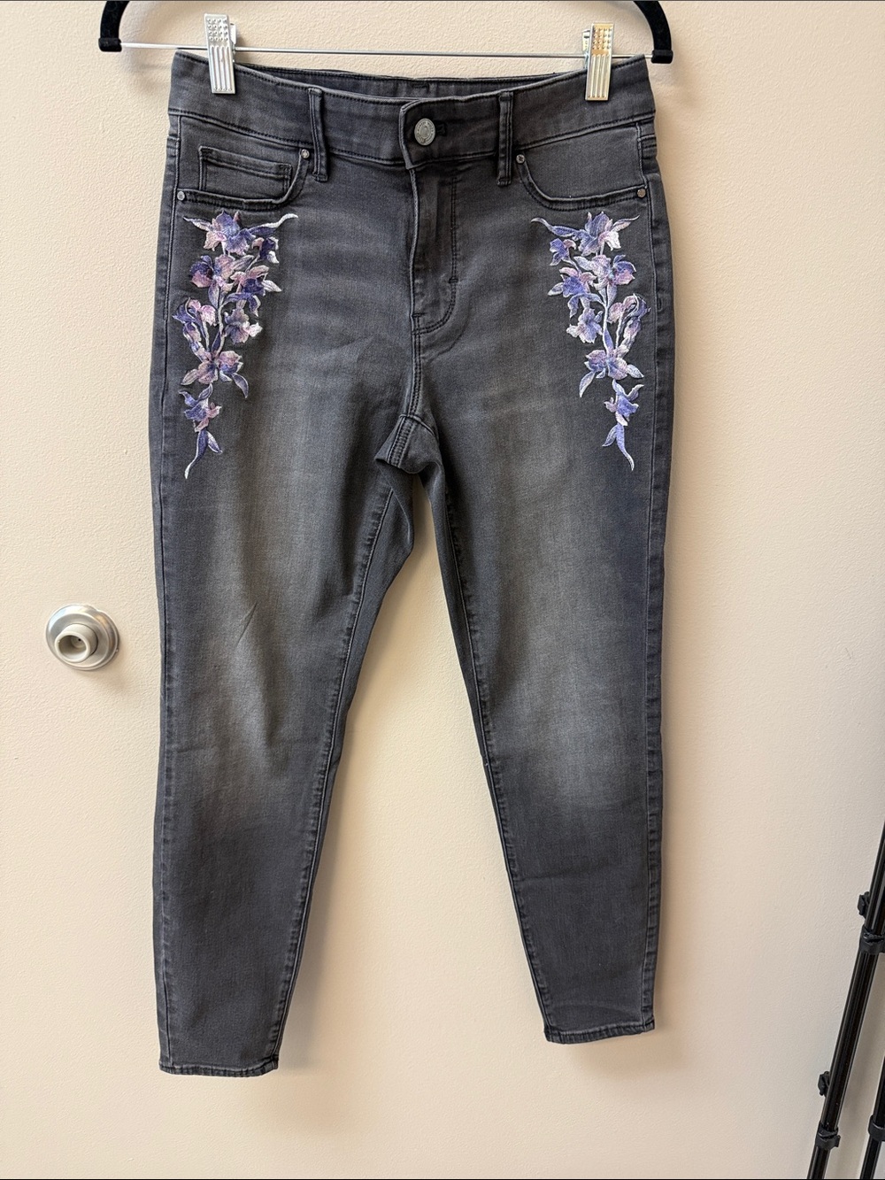 White House Black Market Gray Skinny Jeans with Purple Floral Embroidery